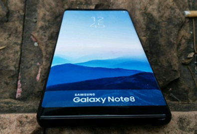 Samsung Galaxy Note 8 เผยภาพเครื่องดัมมี่ พร้อมแผ่นโบรชัวร์ พบดีไซน์จอใหญ่เต็มตา กล้องหลังเลนส์คู่ บนบอดี้กระจกเงางามแบบกันน้ำ เตรียมพบของจริง 23 ส.ค.นี้