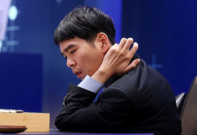 Lee Se-Dol อดีตเซียนโกะระดับโลกชาวเกาหลีใต้ ประกาศรีไทร์จากวงการ หลังพ่ายแพ้ต่อ AlphaGo A.I จนไม่สามารถหาวิธีไปต่อกรได้อีกแล้ว