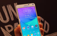 ซัมซุง ส่งคลิปเย้ย แอปเปิล ตอกย้ำ Samsung Galaxy Note 4 นั่งทับท่าไหน เครื่องก็ไม่งอ 