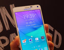 ซัมซุง ส่งคลิปเย้ย แอปเปิล ตอกย้ำ Samsung Galaxy Note 4 นั่งทับท่าไหน เครื่องก็ไม่งอ 