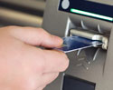 พบวิธีการโจรกรรมบัตร ATM แบบใหม่ ฝังอุปกรณ์ในตู้กด ผู้เชี่ยวชาญแนะ ใช้มือป้องเวลากดรหัสผ่าน และหลีกเลี่ยงตู้ที่อยู่ห่างไกลผู้คน