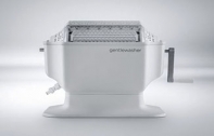 Gentlewasher เครื่องซักผ้าแนวใหม่ไม่ใช้ไฟฟ้า อ่อนโยนต่อเนื้อผ้า แค่หมุนก็ซักสะอาดได้ใน 5 นาทีไม่ต้องมือเปียก ในราคา 5,800 บาท