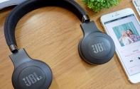 [รีวิว] JBL E35 หูฟัง On-Ear ขนาดกะทัดรัด พับเก็บได้ ด้วยคุณภาพเสียงระดับ JBL Signature Sound ให้พลังเสียงคมชัด พร้อมสายเคเบิลที่ถูกออกแบบมาเป็นพิเศษ หมดปัญหาสายพันกัน วางจำหน่ายแล้วในราคา 2,990 บาท