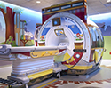 ดีไซเนอร์ไอเดียเจ๋ง! เปลี่ยนเครื่อง MRI ให้กลายเป็นการผจญภัยสุดหรรษา แก้ปัญหาผู้ป่วยเด็กงอแงไม่ให้ความร่วมมือ