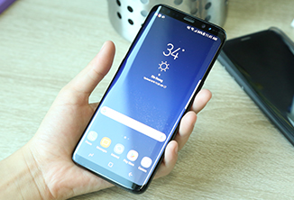 [รีวิว] Samsung Galaxy S8 พลิกโฉมครั้งใหม่ กับดีไซน์แบบไร้ขอบ พร้อมสเปกอัดแน่น บนบอดี้ Metal-Glass กันน้ำกันฝุ่น เคาะราคาขายแล้วที่ 27,900 บาท