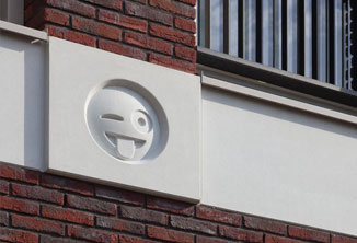 บอกลาดีไซน์แบบเดิม ๆ กับ ตึกอีโมจิ ตึกดีไซน์แปลกในเนเธอร์แลนด์ ที่ตกแต่งด้วยใบหน้า Emoji กว่า 22 แบบ