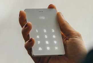 The Light Phone หยุดพักโลกออนไลน์ ด้วยมือถือที่ทำได้แค่เพียงการโทรออกและรับสาย บนดีไซน์เท่าบัตรเครดิต พกพาสะดวก