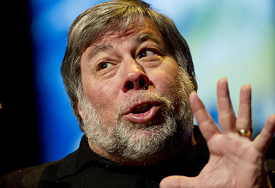 Steve Wozniak อดีตผู้ร่วมก่อตั้ง Apple เผย จะไม่ซื้อ iPhone X ในวันแรกที่วางขายเหมือนทุกครั้งที่ผ่านมา และยังไม่เชื่อว่า Face ID จะทำงานได้สมบูรณ์