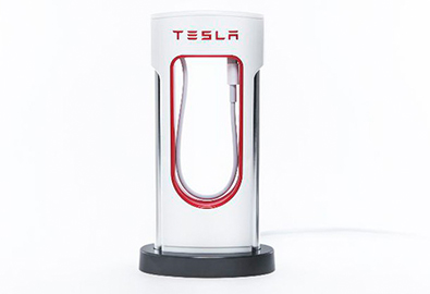 Tesla เปิดตัว Desktop Supercharger แท่นชาร์จรถยนต์ไฟฟ้าย่อส่วนสำหรับเก็บสายชาร์จมือถือแบบเท่ๆ ในราคา 1,500 บาท สำหรับแฟนพันธุ์แท้โดยเฉพาะ