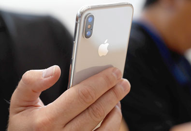 iPhone X ขึ้นแท่นสมาร์ทโฟนขายดีในจีนและญี่ปุ่น สวนทางกับส่วนแบ่งการตลาด iPhone ทั่วโลกที่ลดลง