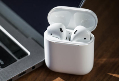 สื่อนอกเผย Apple ซุ่มพัฒนา AirPods 2 หูฟังไร้สายรุ่นใหม่ จ่อมาพร้อมดีไซน์กันน้ำ และรองรับ Hey Siri ลุ้นฟังข่าวดีกลางปีนี้ในงาน WWDC 2018