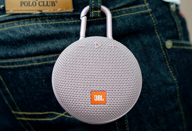 [รีวิว] JBL CLIP 3 ลำโพงบลูทูธพกพากันน้ำได้ ด้วยดีไซน์ห่วงคล้อง อัดแน่นด้วยพลังเสียงเกินตัว แบตอึดจุใจใช้งานได้ถึง 10 ชั่วโมง ในราคาเพียง 2,490 บาท