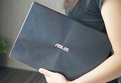 [รีวิว] ASUS ZenBook S UX391UA โน้ตบุ๊คดีไซน์สวย สเปกแรง ด้วยน้ำหนักเพียง 1 กิโลกรัม พร้อมนวัตกรรม ErgoLift ใช้งานสะดวก ในราคา 49,990 บาท