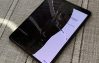 Samsung Galaxy Fold มือถือจอพับได้รุ่นแรกของค่าย พบปัญหาหน้าจอเสียหาย ทั้งจอดับ-จอมีขีดสีขาว-ปรากฏรอยพับ หลังใช้งานได้วันเดียว ด้านซัมซุงออกมาชี้แจงแล้ว