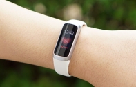 [รีวิว] Samsung Galaxy Fit และ Galaxy Fit e สายรัดข้อมือเพื่อสุขภาพ ด้วยหน้าจอสีแบบสัมผัส 0.95 นิ้ว กันน้ำได้ พร้อมเซ็นเซอร์วัดอัตราการเต้นของหัวใจ และแบตอึดใช้ได้นาน 7 วัน บนดีไซน์กะทัดรัด เคาะราคาเริ่มต้นที่ 1,290 บาท