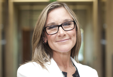 Angela Ahrendts เจ้าแม่แห่ง Apple Store เตรียมลาออกจาก Apple ในเดือนเมษายนนี้