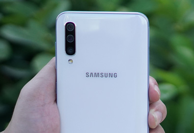 [รีวิว] Samsung Galaxy A50 สมาร์ทโฟนกล้อง 4 ตัวพร้อมเลนส์ Ultra Wide, แรงด้วย RAM 6 GB พร้อมรองรับการสแกนนิ้วบนจอ บนดีไซน์จอบากหยดน้ำไซส์ 6.4 นิ้ว ในราคาสุดคุ้มเพียง 11,490 บาท
