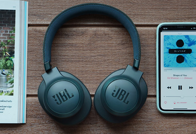 [รีวิว] JBL LIVE 500BT หูฟังไร้สายแบบ Over-Ear เบสแน่น รองรับ Google Assistant และ Voice Assistant สั่งการด้วยเสียง พร้อมแบตอึด 30 ชั่วโมง เคาะราคาที่ 5,990 บาท