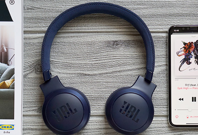 [รีวิว] JBL LIVE 400BT หูฟังไร้สายแบบ On-Ear พกพาสะดวก เบสแน่นเต็มประสิทธิภาพ รองรับ Google Assistant และระบบสั่งการด้วยเสียง แบตอึดใช้งานได้นานตลอดวัน เคาะราคาที่ 3,990 บาท