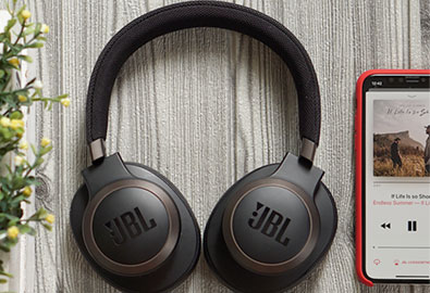 [รีวิว] JBL LIVE 650BTNC หูฟังไร้สายพร้อมระบบตัดเสียงรบกวนภายนอก (Active Noise-Cancelling) และระบบเสียง JBL Signature Sound เบสแน่น ฟังสนุก รองรับ Google Assistant พร้อมแบตอึด 30 ชั่วโมง เคาะราคาที่ 6,990 บาท