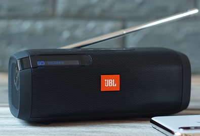 [รีวิว] JBL TUNER FM ลำโพงไร้สายพกพาลูกผสม เป็นได้ทั้งลำโพงเสียงและวิทยุ FM ในตัว รองรับการใช้งานได้นานถึง 8 ชั่วโมง เคาะราคาเพียง 3,590 บาท