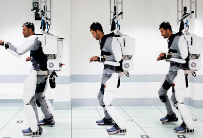 ผู้ป่วยอัมพาตชาวฝรั่งเศส กลับมาเดินได้อีกครั้ง ด้วย Exoskeleton ชุดหุ่นยนต์เพิ่มพลังที่ควบคุมการเดินและการขยับร่างกายได้ด้วยการคิด