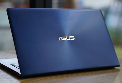 [รีวิว] ASUS ZenBook 14 (UX434) โน้ตบุ๊คจอ 14 นิ้วสำหรับสายทำงาน มาพร้อม ScreenPad 2.0, ชิป Intel Core i7 Gen 10, NVIDIA GeForce MX250 และ RAM 8 GB บนดีไซน์สวยแกร่ง เคาะราคาเริ่มต้นที่ 26,990 บาท