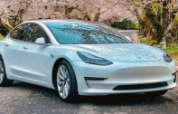 รถ Tesla มือสองในสหรัฐฯ ราคาตกฮวบกว่า 600,000 บาทในรอบ 6 เดือน กูรูชี้เป็นเพราะ Tesla ลดราคารถใหม่