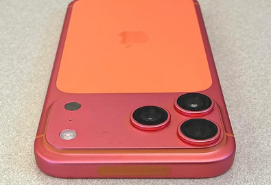 iPhone 17 Pro Max สีส้ม Cosmic Orange เปลี่ยนเป็นสีชมพู Rose Gold เอง แค่โดนแดด สีก็เปลี่ยน!