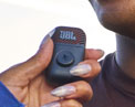 Make your voice heard. ขอแนะนำ JBL EasySing Mic Mini ไมโครโฟน AI-powered ขนาดพกพารุ่นใหม่จาก JBL ที่ให้คุณขึ้นเป็น center stage ได้ทุกที่ ทุกเวลา