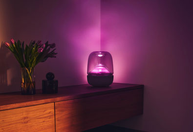 Harman Kardon Aura Studio 5 เปิดตัวลำโพงสำหรับบ้าน ดีไซน์โดมโปร่งใส เสียงสามทาง และแสง Multi-layered Lighting