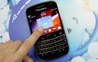 ลูกค้าเอไอเอสจอง BlackBerry Bold 9900 รุ่นใหม่ล่าสุดได้ก่อนใครแล้ววันนี้ !