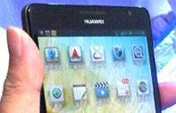 ผู้บริหาร Huawei โชว์ Huawei Ascend Mate สมาร์ทโฟนหน้าจอ 6.1 นิ้ว ให้ชมก่อนใคร ก่อนเปิดตัวทางการ ในงาน CES 2013 