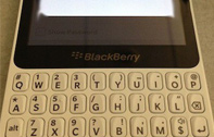 หลุดภาพ BlackBerry R-Series พร้อมคีย์บอร์ดแบบ QWERTY และระบบปฏิบัติการ BlackBerry 10