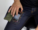 [Gadget] Delta415 Wearcom Jeans กางเกงยีนส์สุดเท่ห์ เล่น iPhone ได้โดยที่ไม่ต้องหยิบออกมาจากกางเกง