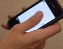 Fat Thumb smartphone interface อินเทอร์เฟสแบบใหม่ สามารถซูมภาพบนสมาร์ทโฟน ได้ ด้วยนิ้วโป้งเพียงนิ้วเดียว
