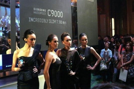 งานเปิดตัว C9000 รวมเอานางแบบชั้นนำเพื่องานนี้โดยเฉพาะ