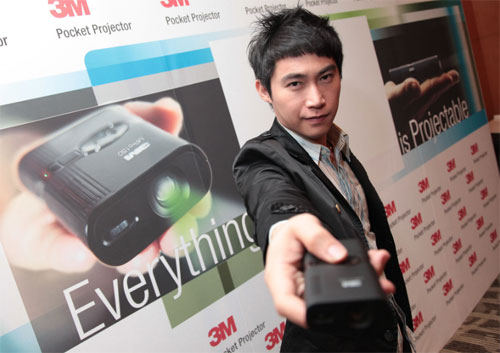 3M-pocket-projector-02